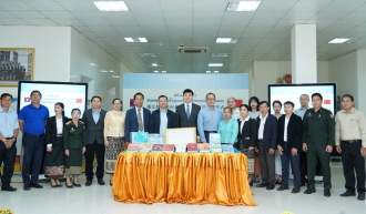 Zhejiang Donates 83 Cultural Books to National Library of Laos